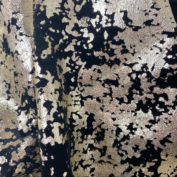 NWT. Meraki (Urban Outfitters ) Young Comtemporary Top. Gold and Black. Sz M - Picture 3 of 14